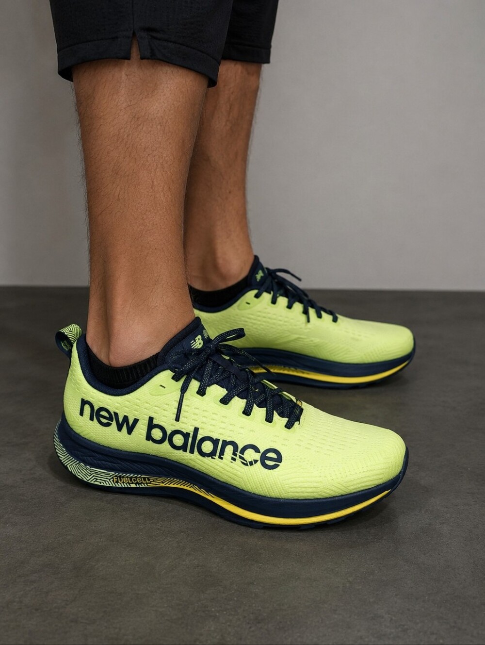 New Balance Men's FuelCell SuperComp Trail running shoes,Neon Green & navy,9.5